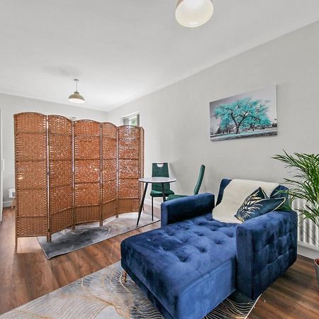 Stunning Studio Flat With Free On-Street Parking! 普拉姆斯特德 外观 照片