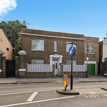 Stunning Studio Flat With Free On-Street Parking! 普拉姆斯特德 外观 照片