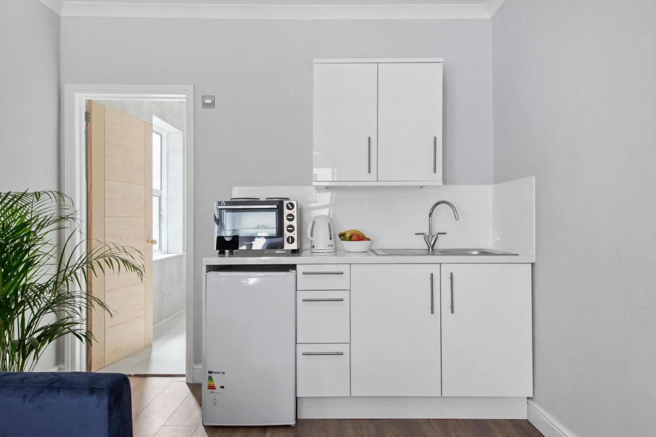 Stunning Studio Flat With Free On-Street Parking! 普拉姆斯特德 外观 照片