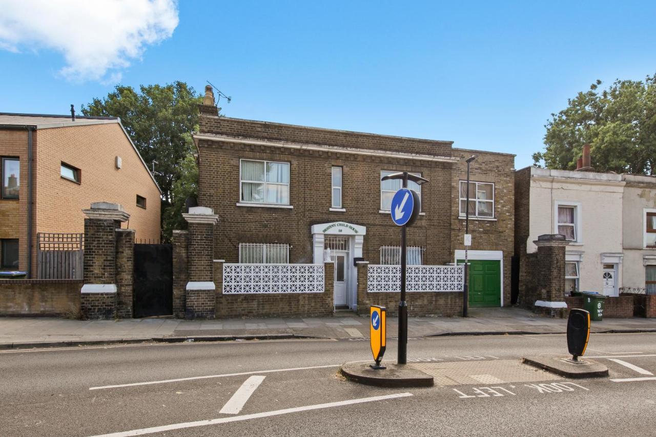 Stunning Studio Flat With Free On-Street Parking! 普拉姆斯特德 外观 照片