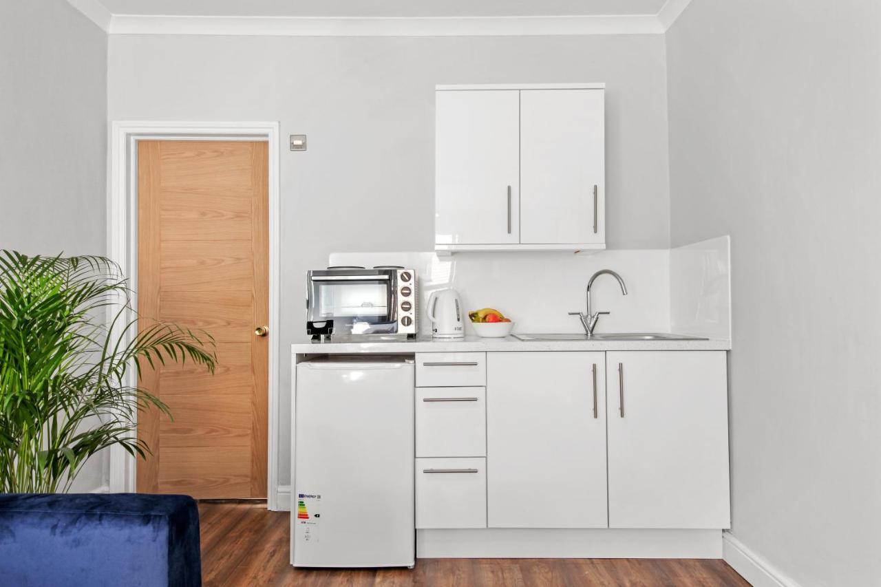 Stunning Studio Flat With Free On-Street Parking! 普拉姆斯特德 外观 照片